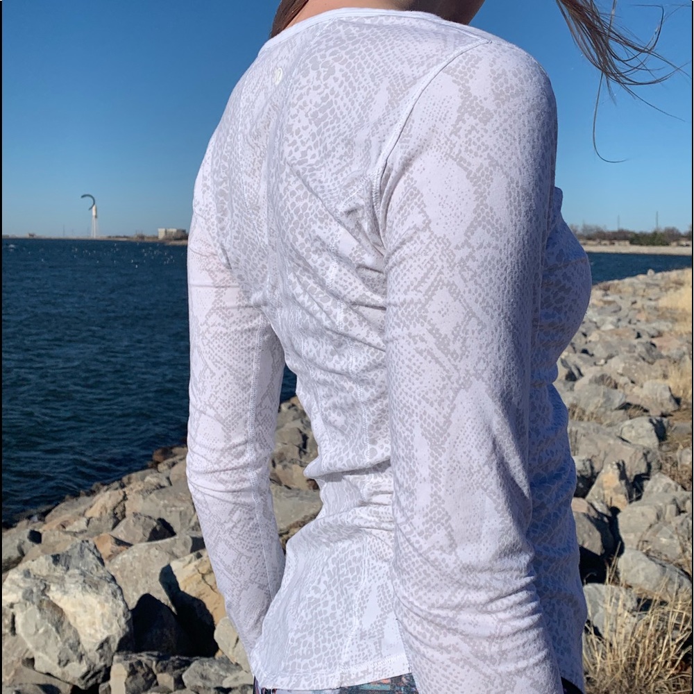 Lululemon long sleeve shirt